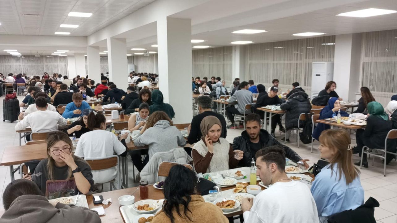 Altınordu Belediyesi, Üniversite öğrencilerine iftar sunuyor