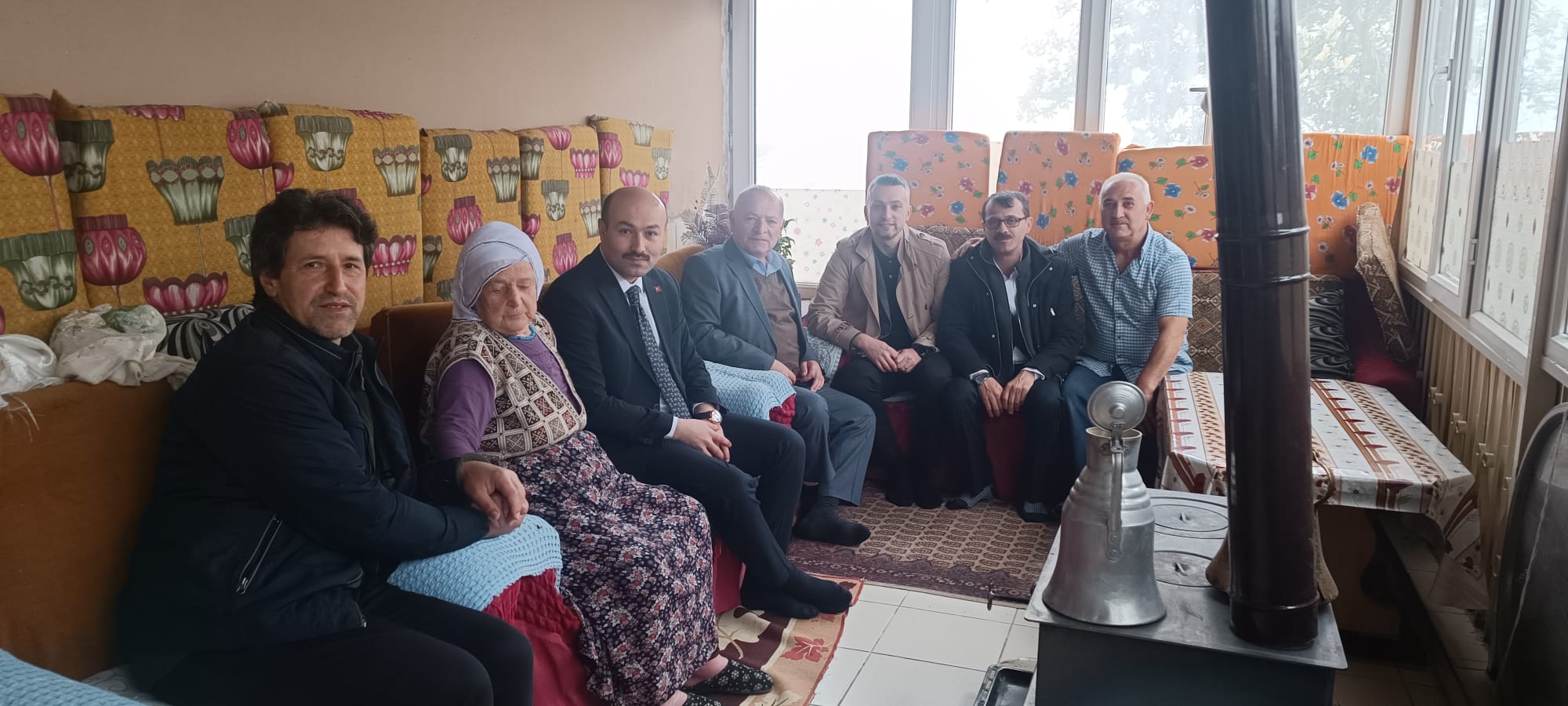 Kaymakam Arat ve Müdür Balakar Şehit Ailelerini Bayramda ziyaret etti.