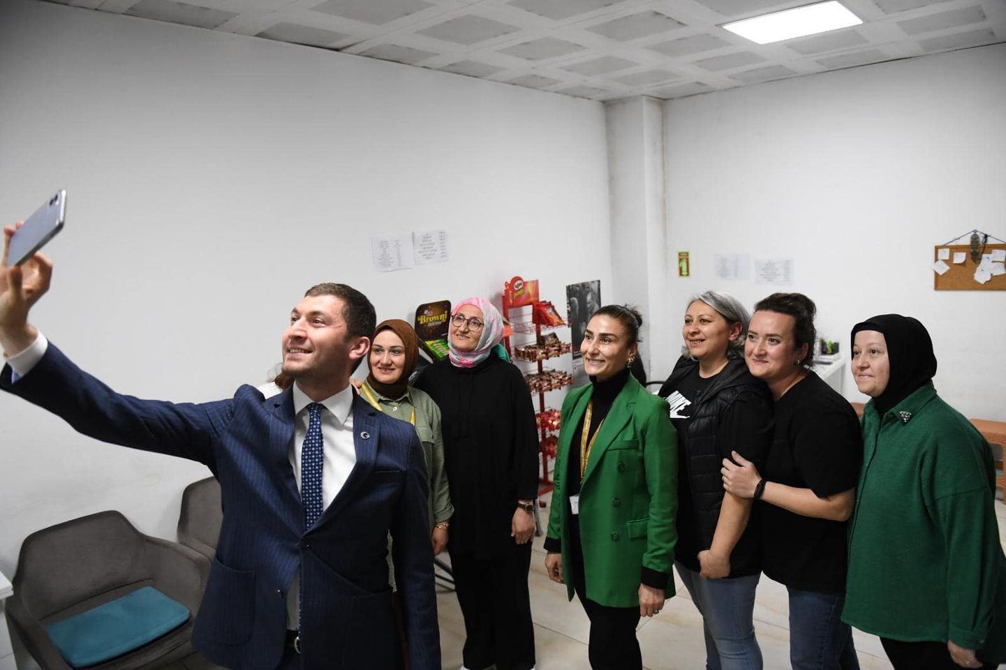 Belediye Başkanı Ulaş Tepe, Belediye Personelini Ziyaret Ederek Projeler Hakkında Bilgi Aldı
